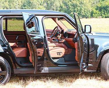 Overlander Seitenansichtmit offenen Türen